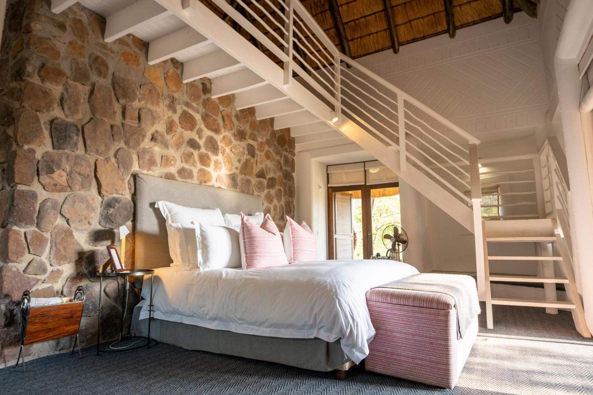 Ekuthuleni Lodge Странд Экстерьер фото